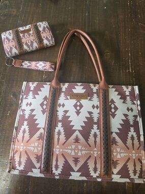 Wrangler Aztec Tote in Rust, Cream and Tan